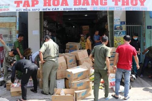 Phát hiện gần hai tấn hàng hóa làm giả