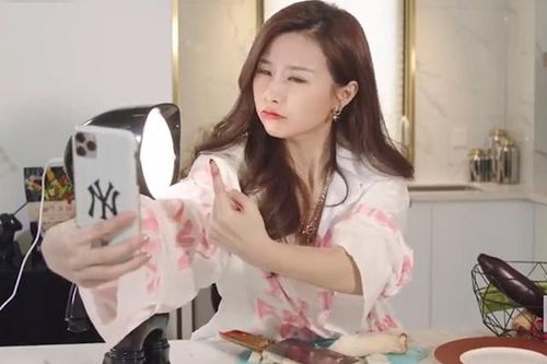 Cô nàng 'nghiện' sống ảo bất chấp mọi hoàn cảnh