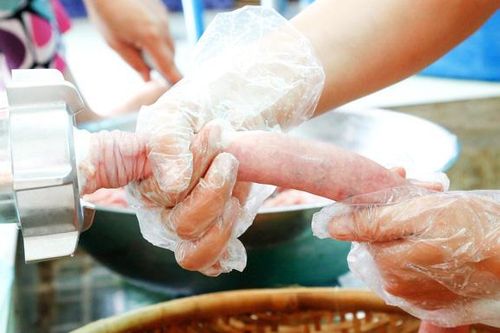Tăng cường kiểm tra bánh chưng, giò chả, thực phẩm handmade dịp Tết Nguyên đán