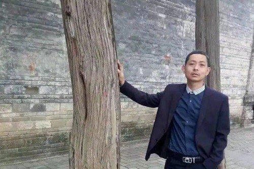 Dù bạn gái đã mất, chàng trai vẫn âm thầm làm điều cảm động này suốt 10 năm