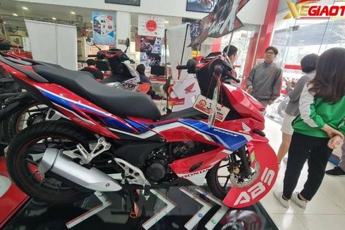 Đối thủ Yamaha Exciter 155 vừa ra mắt nhưng Honda Winner X vẫn tăng giá