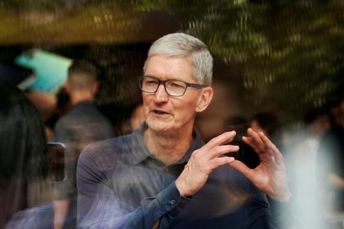 Choáng váng với số tiền Tim Cook kiếm được trong năm 2020
