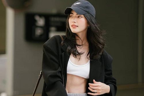 'Ma nữ đẹp nhất' Thái Lan Mai Davika khoe bụng 6 múi săn chắc và phản ứng từ bạn trai Ter Chantavit