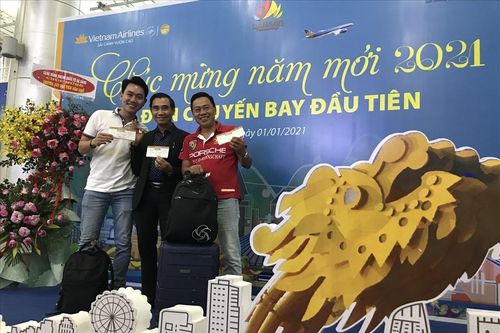 Du lịch Đà Nẵng nhìn từ lễ đón chuyến bay đầu tiên