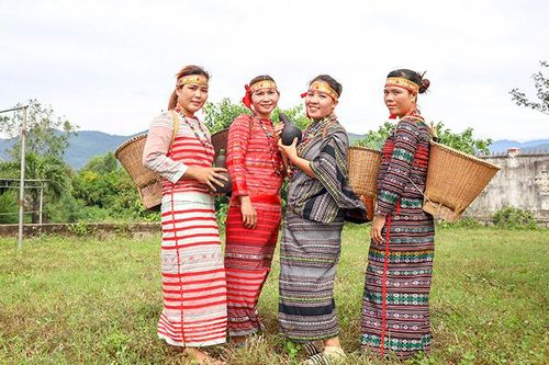 Thực hiện kiểm kê trang phục truyền thống dân tộc thiểu số tại 6 địa phương