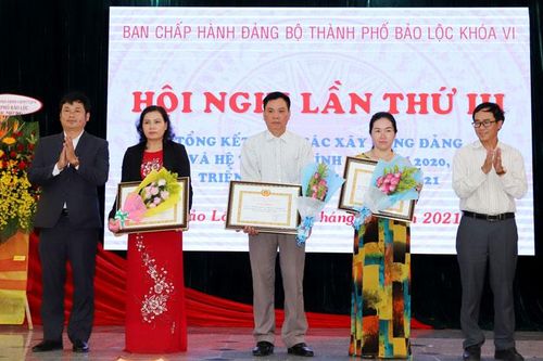Thành ủy Bảo Lộc khen thưởng nhiều tổ chức cơ sở Đảng và đảng viên