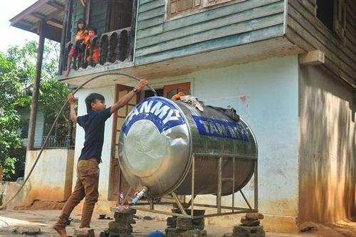 Hàng trăm hộ dân phải dùng nước sông do công trình nước tự chảy bị hỏng