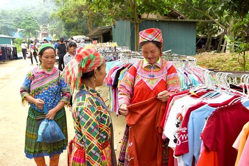 Vui Tết sớm cùng người Mông