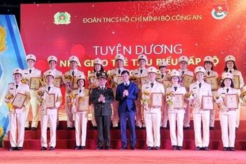 Thắp sáng ước mơ tuổi trẻ Công an nhân dân