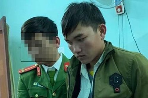 Cất giấu 2 bánh heroin trong áo khoác