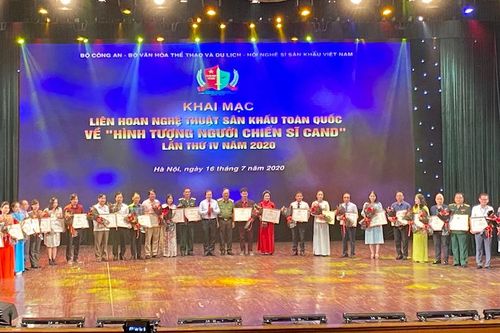 Thống nhất tổ chức định kỳ các cuộc thi, liên hoan nghệ thuật chuyên nghiệp