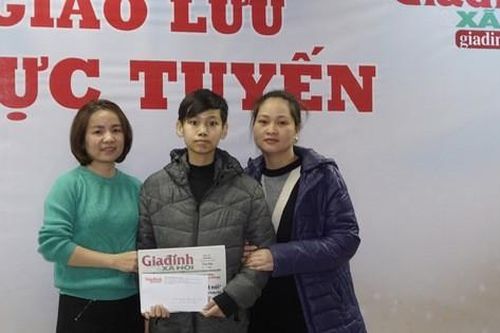 Những tấm lòng hảo tâm đến với cậu bé bụng to như trống mồ côi cha