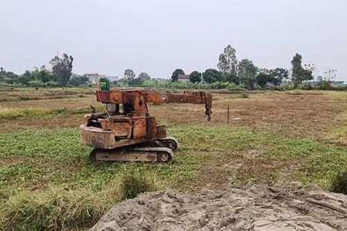 Bắc Ninh: Máy ép cọc đổ đè chết 2 cháu bé 8 tuổi