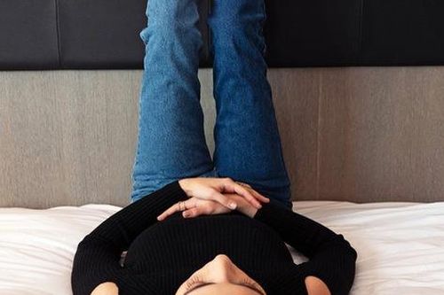 Bỏ ra 3 phút làm động tác này khi nằm trên giường: Bí quyết sống khỏe, giữ dáng tuyệt đỉnh phụ nữ nên thử