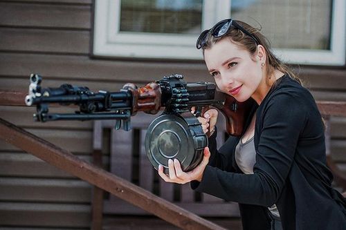 Chiêm ngưỡng vẻ gợi cảm của 'thiên thần quân đội' nước Nga