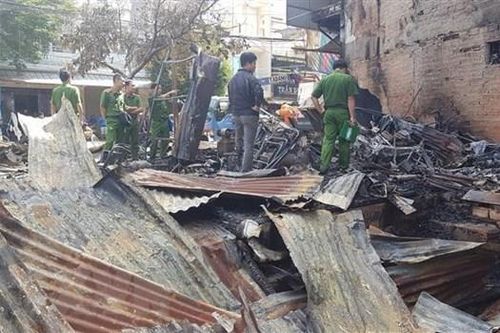 Hỏa hoạn thiêu rụi một quán cơm