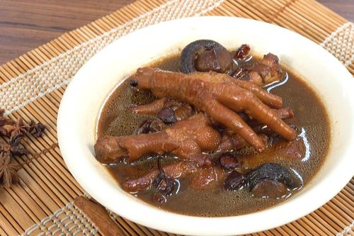 Tự làm chân gà hầm ngũ vị hương tại nhà