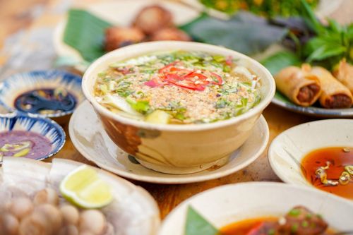 Bữa cơm quê giữa lòng TP.HCM