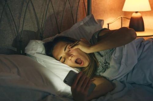 Tiếp xúc quá nhiều ánh sáng nhân tạo ảnh hưởng tiêu cực tới sức khỏe con người