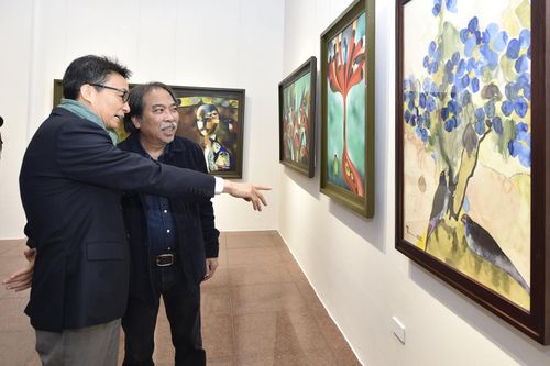 Phó Thủ tướng Vũ Đức Đam thăm triển lãm tranh 'Người thổi sáo'