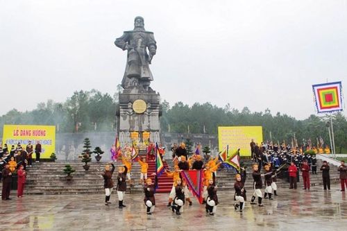 Dâng hương kỷ niệm 232 năm Quang Trung - Nguyễn Huệ lên ngôi Hoàng đế