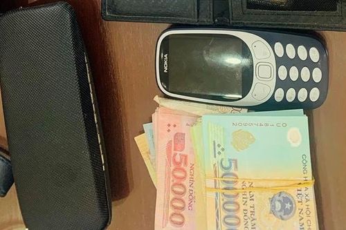 Tiếp viên VASCO trả lại khách tài sản bỏ quên trị giá hơn 60 triệu đồng