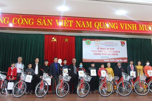 Trao 40 xe đạp cho học sinh Quảng Nam, Đà Nẵng