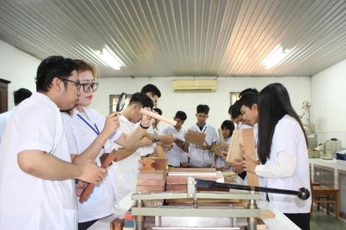 Ngành học khó tuyển: Làm mới tên ngành hay gia tăng chính sách thu hút?