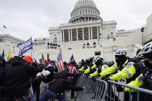 Bạo loạn ở Mỹ: Chính giới nổi giận; LHQ lên án, hàng loạt đồng minh choáng váng; Ông Trump đối mặt cuộc luận tội