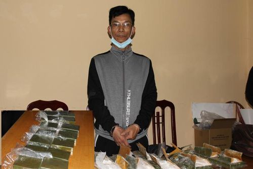 Bắt đối tượng vận chuyển 14 bánh heroin