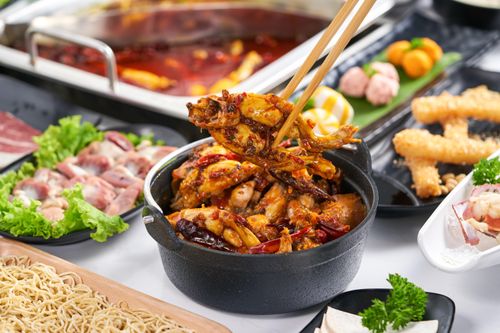 Vừa ra mắt, lẩu Ếch Jiang Hu gây 'choáng' với nước lẩu tổng hợp gần 40 mỹ vị thảo mộc
