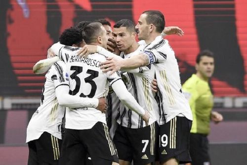 Juventus chấm dứt mạch 27 trận bất bại của AC Milan