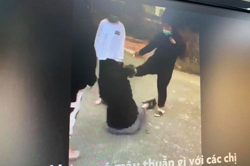 Hà Nội: 2 nữ học sinh bị chặn đánh dã man, một em chấn thương sọ não