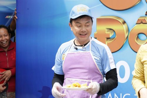 Xúc động với chân tình người dân gọi cố nghệ sĩ Chí Tài là 'Dượng Bảy Phước Hải'