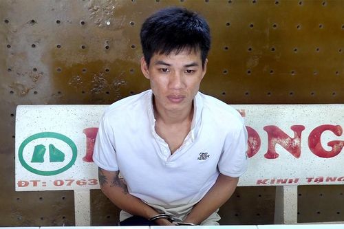 Giật điện thoại nữ sinh bất thành, nam thanh niên đến công an đầu thú