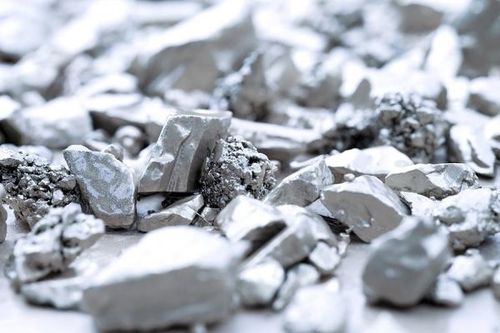 Bạc, bạch kim nhuộm sắc đỏ trong khi quặng sắt, đồng nhuộm sắc xanh