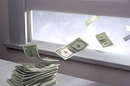 9 thói quen khiến bạn 'vứt tiền qua cửa sổ' mà không hề nhận ra cho đến khi rỗng ví