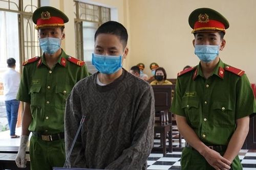 Bực tức vì bị đánh, phu vàng cầm dao đâm chết quản lý