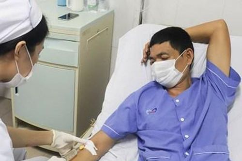Thủng tá tràng do tự uống thuốc không có đơn bác sĩ