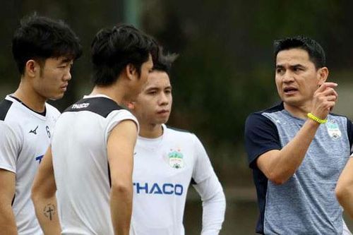 Chuyên gia khuyên Kiatisuk tránh lạm dụng Xuân Trường, Tuấn Anh