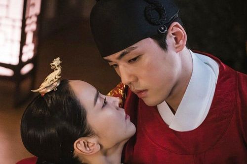 'Mr. Queen': 3 khoảnh khắc chứng tỏ Kim Jung Hyun 'đổ đứ đừ' chàng hậu Shin Hye Sun