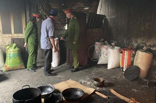 Hà Tĩnh: Bắt quả tang cơ sở chế biến gần 3 tạ mỡ không đảm bảo ATTP