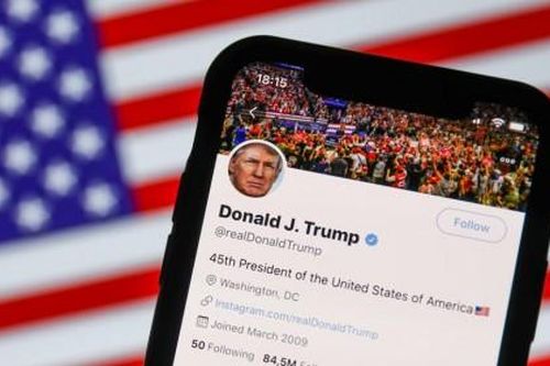 Facebook, Twitter, Youtube đồng loạt chống lại ông Trump