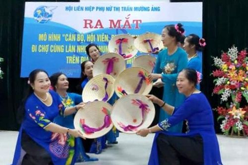 Phụ nữ Mường Ảng học và làm theo Bác