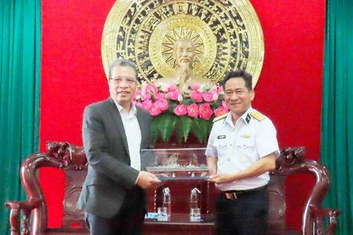 Thứ trưởng Bộ Ngoại giao thăm các đơn vị thuộc Vùng 4 Hải quân