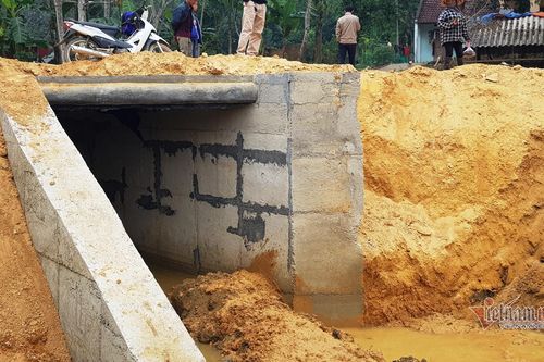 Cống trên tuyến đường 14,5 tỷ ở Thanh Hóa đang xây dựng đã bị sập