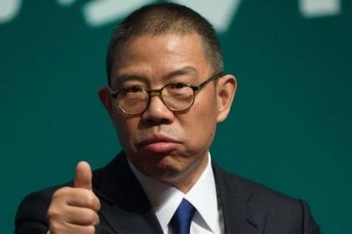 Tỷ phú nước đóng chai giàu hơn nhà đầu tư Warren Buffett