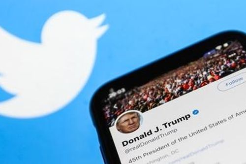 Twitter khóa tài khoản của ông Trump vì liên quan đến biểu tình