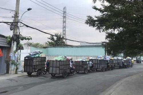 Khổ vì bãi tập kết rác