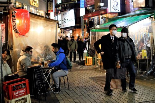 Ca mắc COVID-19 tăng đột biến, Nhật Bản ban bố tình trạng khẩn cấp ở Tokyo